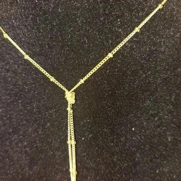 Gold tone Lariat style necklace with 2 tassels 16" drop & 21" including tassels - Picture 4 of 6